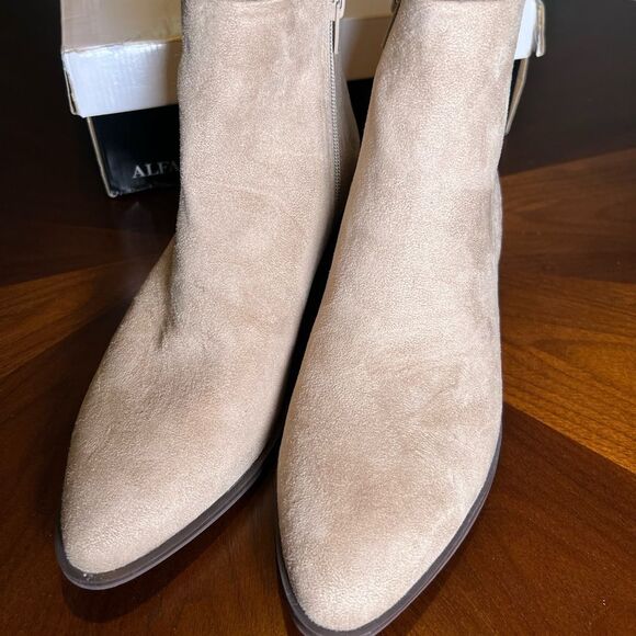 Alfani Amyy Pan Suede Ankle Booties 🔥 NEW 🔥 taupe 🔥 size 9.5 - Picture 2 of 8